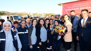 Başkan Kınay, Karabağlar Belediyesi çalışanlarıyla bayramlaştı : "Sizlerle güzel bir yol yürüyeceğiz" 
