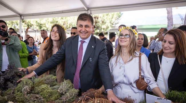Başkan Tugay, Alaçatı Ot Festivali'nin açılışını yaptı 