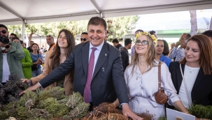 Başkan Tugay, Alaçatı Ot Festivali'nin açılışını yaptı 