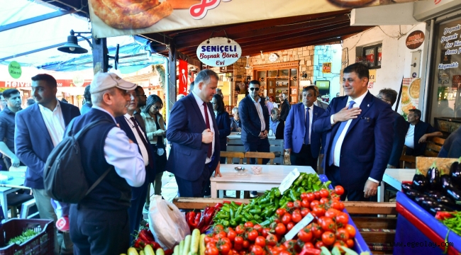 Başkan Tugay bayramın ilk günü Urla ve Çeşme'de yurttaşlarla buluştu 