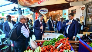 Başkan Tugay bayramın ilk günü Urla ve Çeşme'de yurttaşlarla buluştu 