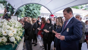 Başkan Tugay Mine Piriştina’nın cenaze törenine katıldı 