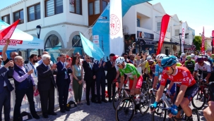 Cumhurbaşkanlığı Bisiklet Turu'nun 7. etabı büyük bir coşkuyla Çeşme'de başladı 