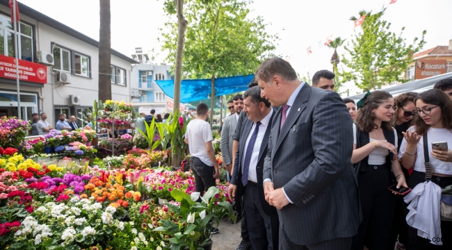İzmir'in geleneksel festivaliyle Bayındır'da yine çiçekler açtı "Bize üretmek yakışıyor" 