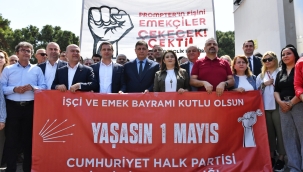 Başkan Tugay emekçilerin 1 Mayıs coşkusuna ortak oldu 