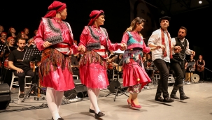 Bornova’da Halk Dansları Festivali 