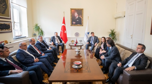CHP Ege Bölgesi İl Başkanlarından Başkan Tugay'a tebrik ziyareti 