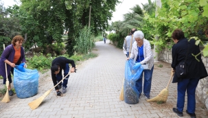 Güzelbahçe'de Halk-Belediye Birlikte Sokakları Temizledi 