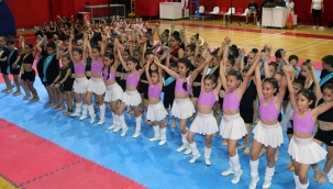 Bayraklılı jimnastik ve bale kursiyerleri büyüledi 
