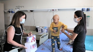 Çocuk hastalara moral ziyareti 