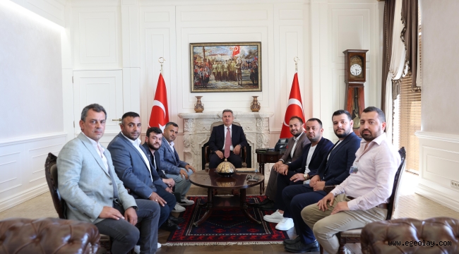 İzmir Hepimizin Derneği'nden İzmir Valisi Dr. Sn. Süleyman Elban'a Ziyaret