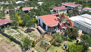 Seferihisar'da hobi bahçelerinin yıkımına başlandı 