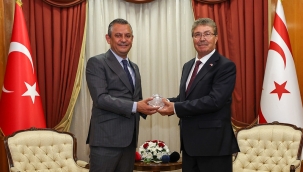 CHP Lideri Özgür Özel, KKTC Başbakanı Ünal Üstel'i Ziyaret Etti: "KKTC'nin Haklı Taleplerinin Yerine Getirilmesi Gerekir" 