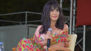 Ayşegül Aldinç'ten Instagram eleştirisi: Asansöre binerken bile poz veriyorlar! 