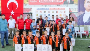 Bayraklı'daki futbol turnuvasında muhteşem final 