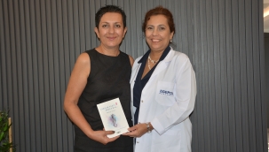 Kanser Tedavisinde Yanında Olan Doktorları İçin Kitap Yazdı 