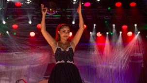İEF Çim Konserleri'nde Derya Bedavacı'yla İzmir rüzgarı 