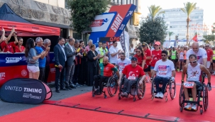 İzmir'de Uluslararası 9 Eylül İzmir Yarı Maratonu'yla kurtuluş coşkusu başladı 