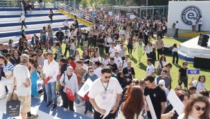 Egeli öğrenciler yeni akademik yıla şenlikle "Merhaba" dedi 