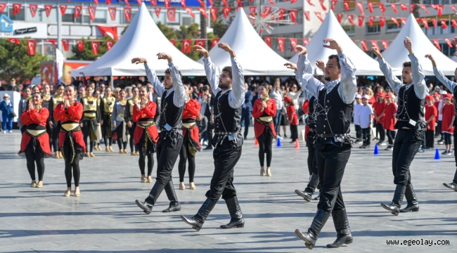 İzmir Cumhuriyet'in 101'inci yaşını büyük bir coşkuyla kutluyor