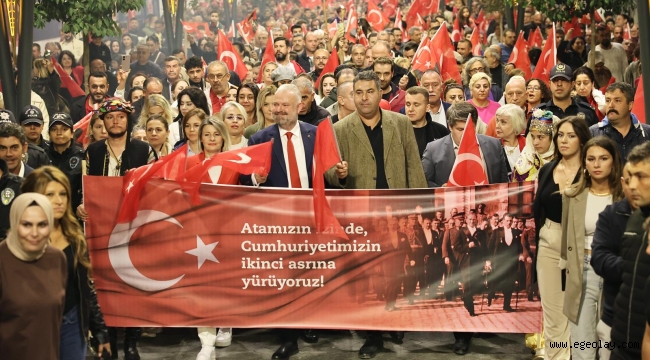 Menemen'de Binler Cumhuriyet Aşkıyla Yürüdü