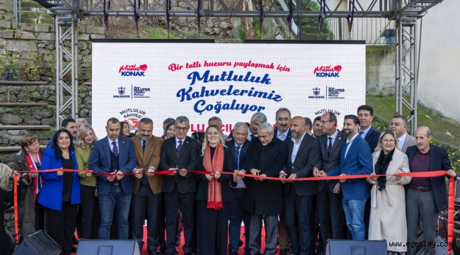 Konak'ta emeklilere müjde: 'Mutluluk Kahveleri'ne 3 şube birden