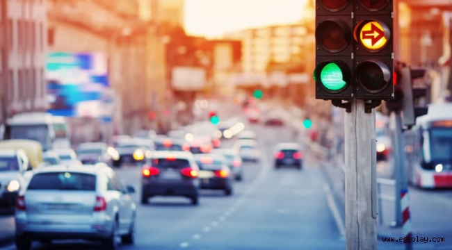 İzmir'de trafiğe kayıtlı araç sayısı Şubat ayı sonu itibarıyla 1 milyon 972 bin 343 oldu
