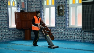 Karabağlar'daki camiler Ramazan'a hazır 