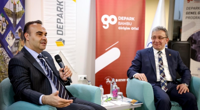 Bakan Kacır DEÜ'lü Girişimcilerle Bir Araya Geldi