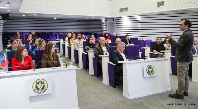 Buca'da "Geleceğin Liderlerini Yetiştiren Anne Baba Olmak" semineri