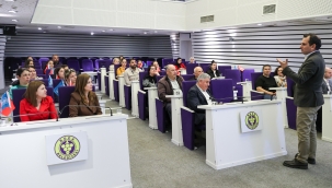 Buca'da "Geleceğin Liderlerini Yetiştiren Anne Baba Olmak" semineri 