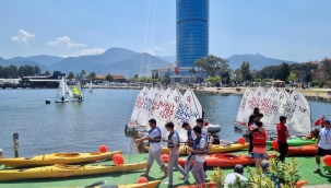 İzmir Büyükşehir Belediyesi çocukları Su Sporları Şenliği'nde buluşturdu 