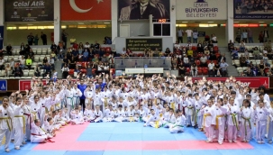 İzmirli çocuklar spor ve eğlence dolu bir gün geçirdi 
