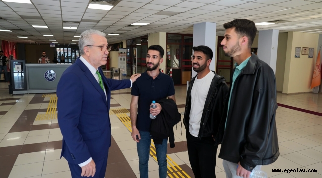 Rektör Prof. Dr. Budak, "Öğrencilerimizin akademik gelişimlerine katkı sunmayı sürdürüyoruz" 