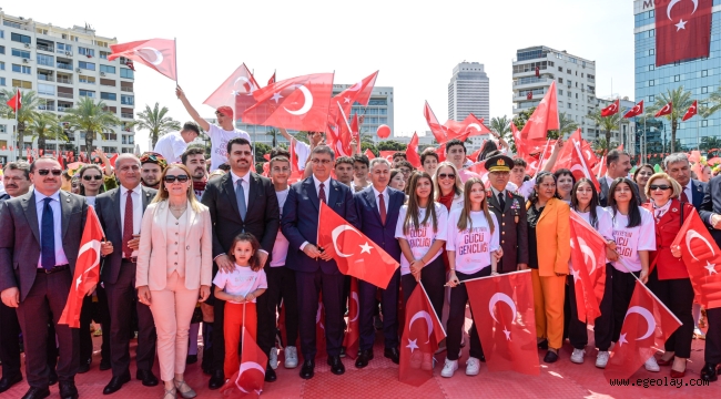 19 Mayıs coşkusu İzmir'i sardı 