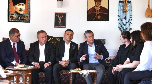 Başkan Tugay, İstanbul'da CHP Genel Başkanı Özgür Özel ile bir araya geldi