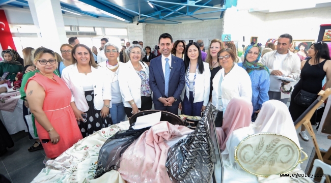 Bayraklı'da üreten kadınlar el sanatlarını sergiledi