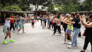 Bornova’da Anneler Günü coşkusu 