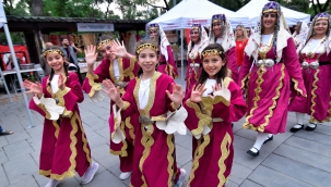 Bornova'da halayla yükselen coşku sürüyor 
