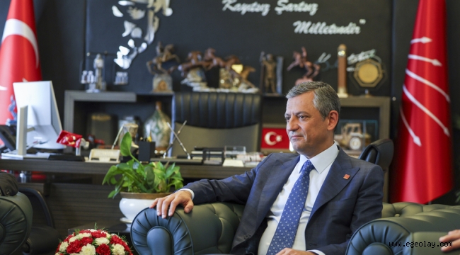 CHP Genel Başkanı Özgür Özel, İstanbul'un Tüm Seçilmişlerini İstanbul İl Başkanlığı'nda Toplantıya Çağırdı