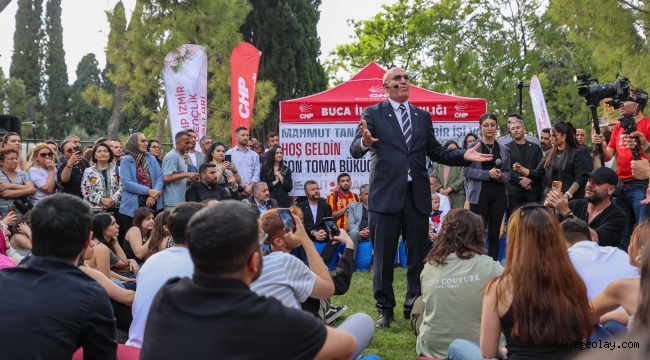 CHP'li Milletvekili Mahmut Tanal Buca'da üniversitelilerle buluştu