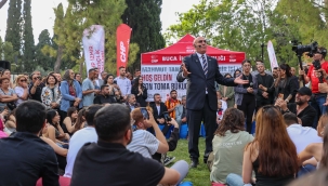 CHP’li Milletvekili Mahmut Tanal Buca’da üniversitelilerle buluştu 