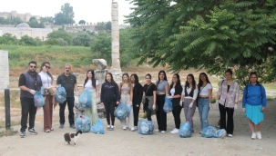 Efes Meslek Yüksekokulu Öğrencilerinden Kültürel Miras Alanlarında Temizlik Farkındalığı 