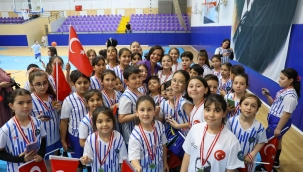 Karabağlar Belediyesi Spor Okulu Öğrencileri, 19 Mayıs Spor Şenliği’nde Buluştu 