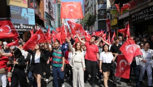 Karşıyaka’da omuz omuza 19 Mayıs yürüyüşü 
