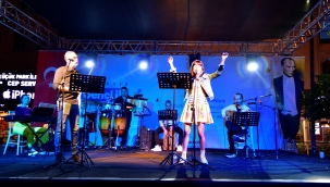 Küçükpark'ta müzik şöleni: Grup İlyada'dan unutulmaz performans 