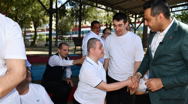Notalar kalplere dokundu: Engelliler Haftasında umut ve dayanışma buluşması