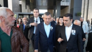 Özgür Özel'e Sırrı Süreyya Önder'in cenaze töreninde yumruklu saldırı 
