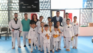 Aliağa Belediyesi Taekwondo Kursunun Sporcuları Kuşak Atladı 
