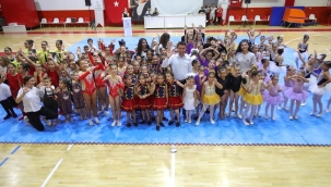 Bayraklılı kursiyerlerden yıl sonu gösterisi 